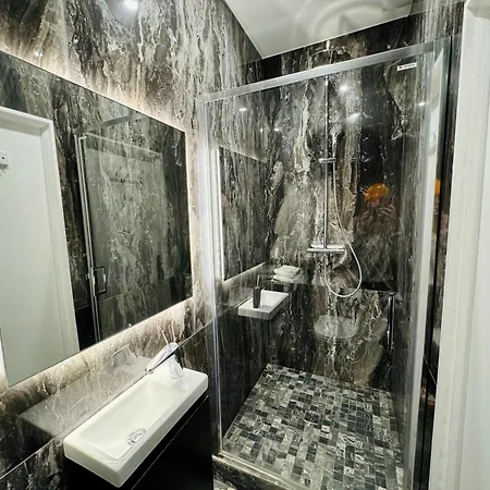 Le Besson, 2 Pieces Au Coeur De La *