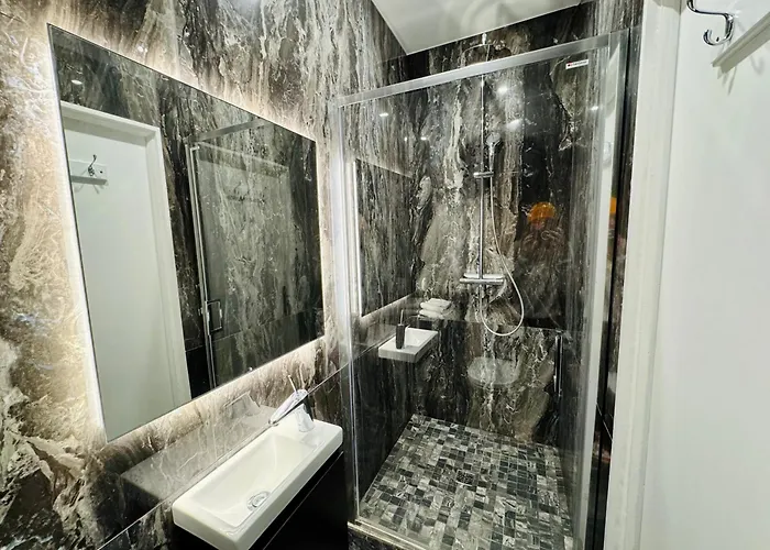 Le Besson, 2 Pieces Au Coeur De La *